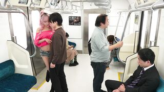 HMN-858 [中文字幕] 现身 逆痴汉辣妹 紧紧抓揉弱气男人的鸡巴，诱惑无套插入的痴女出没的痴汉电车 - 春阳萌花