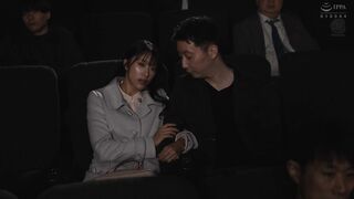 JUR-410 [中文字幕] 成人电影院之不能被丈夫满足的寂寞人妻，在承认电影院和陌生男人们寻找快感 竹内有纪