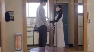 START-353 [无码中文字幕] 隔壁的美人妻似乎欲求不满 趁夫妻吵架的间隙透过墙上10厘米的洞 青空光
