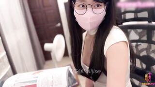 ssrpeach淫荡女教师色诱学生做爱_扒开裤子就开吃‘好喜欢你的大鸡巴_快射给我’骚老师秒变淫娃
