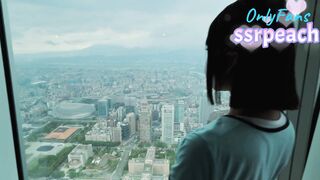 ssrpeach在台北101景觀台搭訕了一個敗金女，直接在廁所開幹