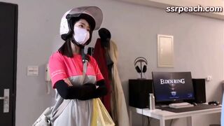 女外送员遇上了钱没带够的小白脸，他该怎么做才能付清这笔费用？