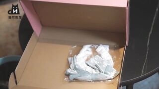 #猫爪影像 MMZ037 俏丽直播主 - 寻小小