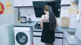 星空传媒XKG005把保洁的女儿按在沙发上强奸_悠悠