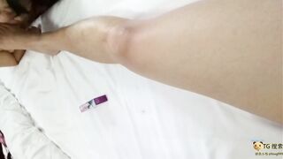 寂寞的骚母狗 超级大骚货大骚逼，喜欢舔脚伺候主人，迫不及待想要被后入！
