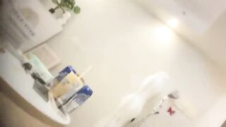 探花大神约炮19岁小萝莉，几罐啤酒下肚已经有些醉意，半推半就之间裸体相见