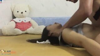 自拍迷奸睡奸 极品小美人 被人下药迷晕后毫无知觉，被人疯狂爆艹，超凶超猛太厉害了！