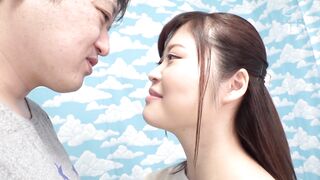 IENF-090 [中文字幕] 在吉祥寺找到的温柔巨乳女大学生 本来只是帮忙处男自慰结果以SEX练习为名开始素股滑溜溜地插进去完成了破处-  加賀美さら