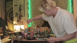 叫上朋友3P高颜值嫩妹服饰店员