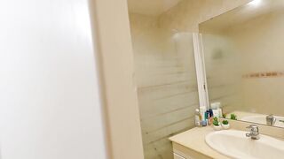 美穴潮吹情侣博主「CloseUpFantasyMrPussyLicking」人妻邻居背着老公来我家洗澡，被舔到极限潮吹喷一脸，特写镜头看逼水狂喷