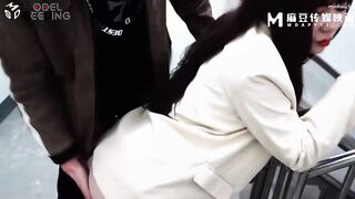 MSD-149 女儿被母亲送给炮友 淫荡母女争食肉棒 - 丽娟 梓涵 #母女