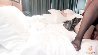 [糖心Vlog] 新人推荐 性感黑丝JK女大学生初次下海体验连续中出两次精液灌满骚穴流出 - 二代cc