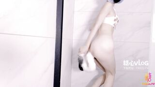 [糖心Vlog] 蕾姆COS 你的女友雷姆女仆后插尾巴浴室浪叫 - 琪琪有理