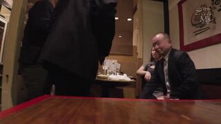 MVSD-559 [中文字幕] 朝倉ここな - 酒會續攤逆襲搭訕笑容滿面喝下大哥哥的尿尿夜夜爽越喝越色情 滿滿尿液的高潮FUCK