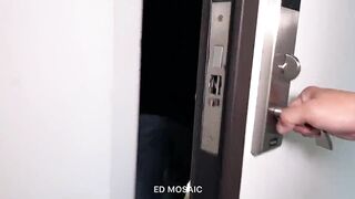 【极品无码】量大美女【上篇】众多粉丝里面挑选出来的屌丝男大玩双飞，顶级色影【Ed Mosaic】无码性爱影片60分钟，高清原版