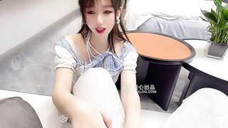 [糖心Vlog] 【挑战任务】最新极品貌美网红女神【小桃酱】女仆装初体验服侍主人，尽情享用小桃的肉体，全自动榨汁尤物口爆吞精