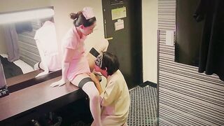 [糖心Vlog] 【淫娃欲姐】极品淫娃和男友在酒店打扑克，情趣护士装太有情调了，娴熟吃鸡吸干阳气，每一声淫叫都有种要射的冲动