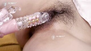 【果冻传媒】白淫荡美臀-张秀玲【偷情人妻下】奸情撞破意外3P，情趣黑丝前后双插，高清720P原版首发【91CM-239】