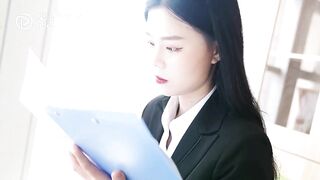 【果冻传媒】苏然【熟女上司的性解放】诱惑逆袭3P性爱，前面插嘴后面操穴，高清720P原版首发【GDCM-001】