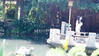 【麻豆传媒】人气女神-郭童童【出差艳遇】上了心仪已久的女同事，高清720P原版首发【MSD-059】