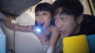 【麻豆传媒】冷眼女神-玥可岚【骚女水电工】湿身欲女兄弟轮插，高清720P原版首发【MD-0225】
