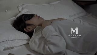 【麻豆传媒】新晋女神-梁芸菲【丈夫的绿帽嗜欲】看着妻子被陌生肉棒玩弄，高清720P原版首发【MD-0224】