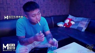 【麻豆传媒】无套系列【槟榔摊之恋-下】将女友卖给大佬3P中出，高清720P原版首发【SG-002】