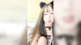 【撸点极高】顶级女神来袭，九分超高颜值19岁美少女，偶像明星级别颜值，道具插逼淫水横流美极了
