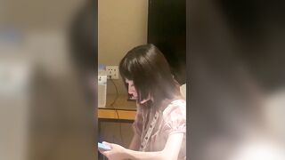 【泄密流出】传媒大学骚女吴嘉宜和传媒大学实习男炮友，自拍不雅视频，被灵魂拷问性爱史，一边吃大屌做爱720P高清无水印