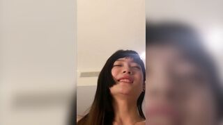 【泄密流出】传媒大学骚女吴嘉宜和传媒大学实习男炮友，自拍不雅视频，被灵魂拷问性爱史，一边吃大屌做爱720P高清无水印