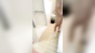 双马尾小萝莉激情操逼！还有个老哥旁边观战！掰开紧致小穴，扶腰后入美臀，第一视角抽插猛怼