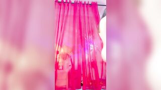 古风装扮舞女！才艺十足女主播！先给大家挑个雨伞舞，一字马裸舞诱惑，换装从下往上视角看穴