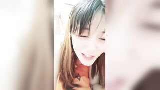 小虎牙清纯小姐姐，为赚钱和小男友下海，顶级蜜桃臀，吸着屌很享受，后入猛操表情胜过女优
