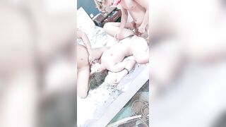 小骚逼准备起飞了【上篇】露脸标准炮架子跟好姐妹一起伺候几位小哥哥，前插后入玩弄小嘴喝逼逼，多体位蹂躏