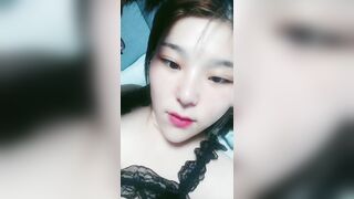 新人大奶美女全程露脸情趣诱惑，吃奶玩逼跳蛋摩擦，给小哥舔鸡巴吸蛋蛋，后入抽插奶子乱晃淫声荡语