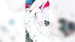 无毛馒头逼骚女跟好姐妹一起4P小哥哥，全程露脸让小哥各种抽插爆草浪叫呻吟，镜头前轮流展示精彩刺激不断