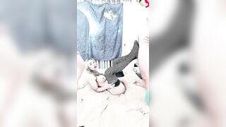 疯狂乱伦【下篇】群P年轻粉嫩小萝莉，轰趴行动，操淫穴菊花小嘴巴~三洞齐开，哥哥妹妹吊炸天！爽死啦！！
