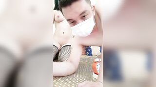 美胸模特跟男友激情啪啪给狼友看，黑丝情趣有露脸，让小哥压在身下亲小嘴吃奶子，温柔的抽插玩奶玩逼好刺激