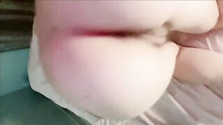 花臂纹身D罩杯小姐姐，奶子又大又圆，和炮友大晚上操逼，全程很主动，大屁股猛坐
