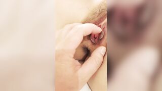 近期下海牙套极品女神！被油腻光头男蹂躏，丝袜撕裆肥穴，第一视角后入蜜桃臀，闺蜜在旁边观战