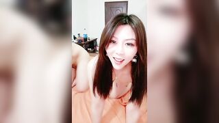 这种骚货韵味十足，露脸口交模特身材猥琐大叔级别男友后入操逼超多花样对白刺激