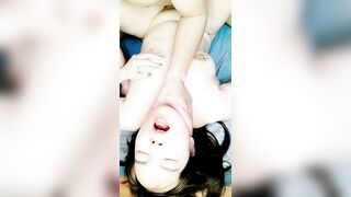 锅盖头露金链子美少妇上帝视角露脸啪啪做爱，无套传教士抓住脖子狠狠操
