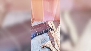 高颜值黑丝御姐全程露脸伺候大哥激情啪啪，口交大鸡巴好骚啊，让大哥额无套爆草蹂躏，草着骚穴自慰内射中出