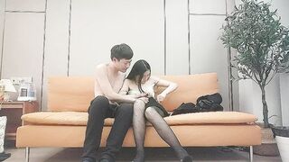 170CM黑丝美腿，温柔文静现金支付，清晰拍摄视角好，拉着头发后入骑乘爆插