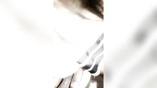 【KTV啪啪】KTV里的香艳一夜，迷人的小姐姐呀，00后小萝莉，酒精和音乐的双重刺激下，被咸猪手撩拨得发骚，洗手间脱光无套插嫩穴内射真爽天