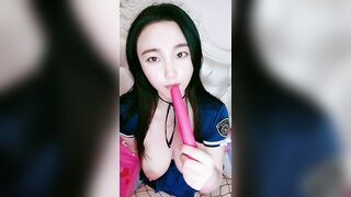 【制服诱惑-4】肥臀御姐系美妞，渔网袜掏出大奶子，手指猛扣骚穴，振动棒舔弄插入，搞得水声哗哗，娇喘嗲嗲呻吟浪叫
