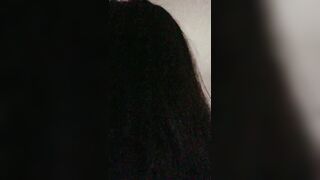 【卷发爆乳颜值美妞】丰乳肥臀翘起抖动，掏出大奶子揉捏，张开双腿摸骚逼，到【卫生间】站立尿尿，扭动很是诱惑