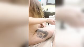 【大王叫我来寻她】坐标莫斯科，前方战火连天，小伙家中玩双飞，中西结合，极品美人妻妩媚妖娆