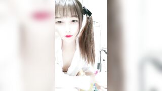 【小虎牙极品清纯萝莉-衬衣长裙裸舞篇】双马尾笑起来超甜，喜庆红色情趣装，拨开内裤扣穴，衬衣长裙换装诱惑，一线天馒头美穴特写