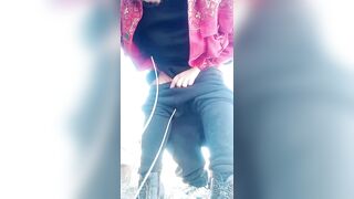 【户外偷情】真实夫妻，全程露脸蓝天白云，脱了裙子漏着奶子让小哥后入草大屁股给狼友看，真实感很强不要错过